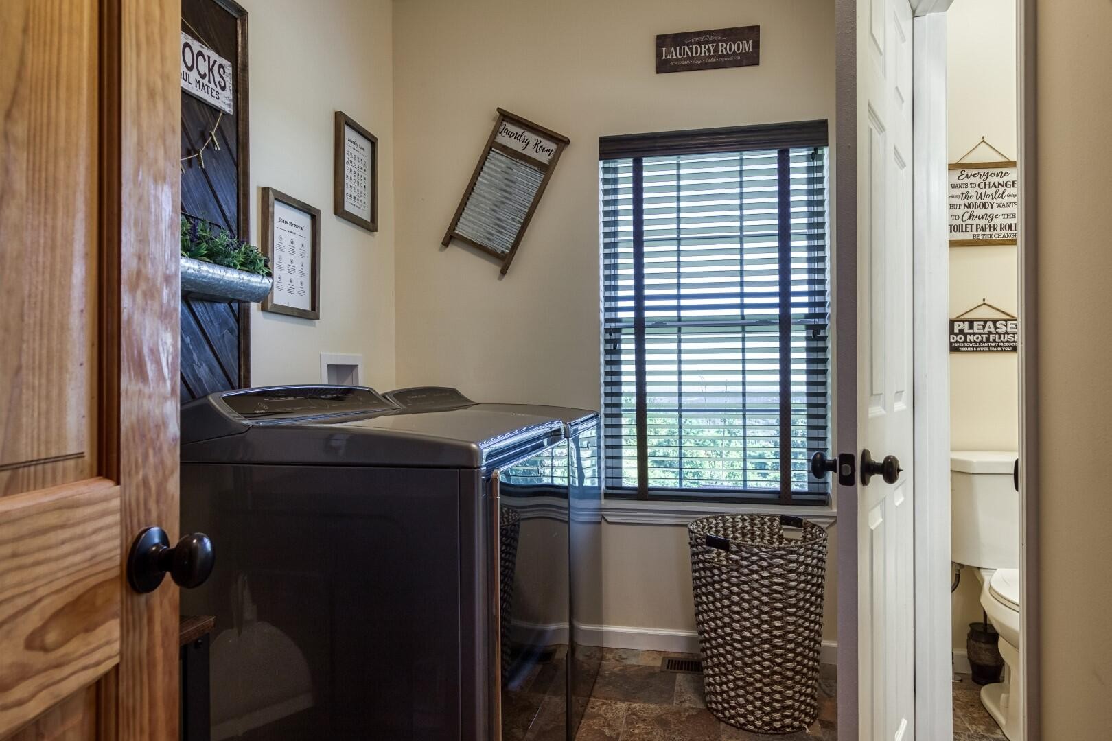 810 Oakley Way Property Photo 22