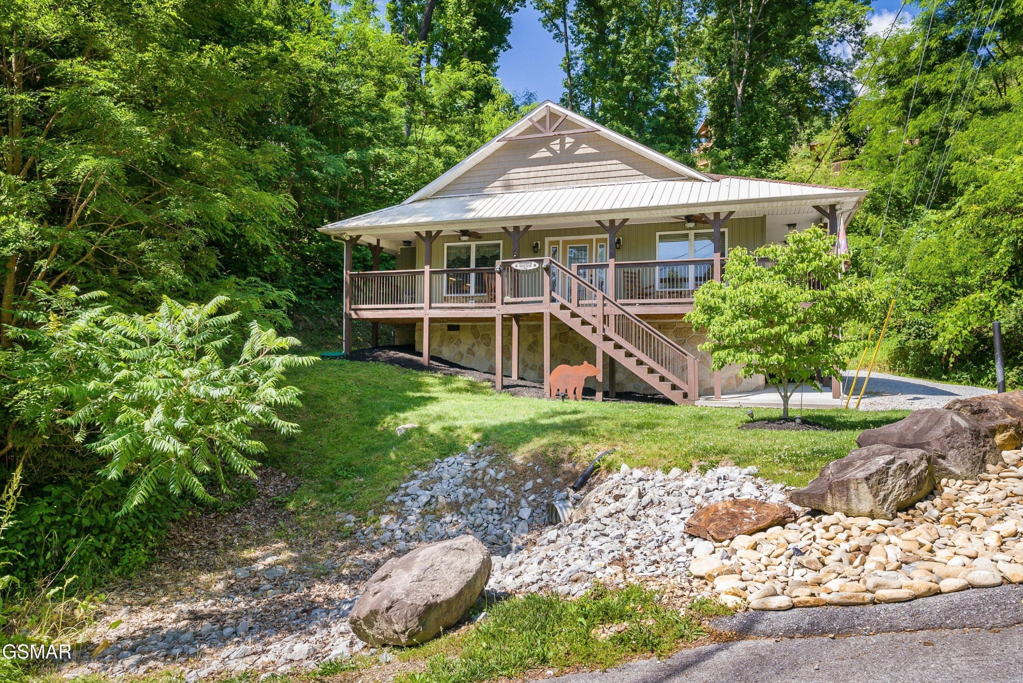 805 N Woodland Drive Property Photo 1