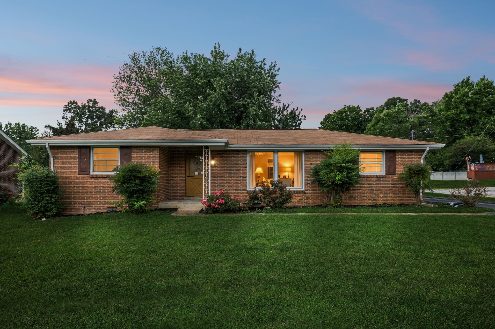 209 Pleasant Hill Dr Property Photo 1