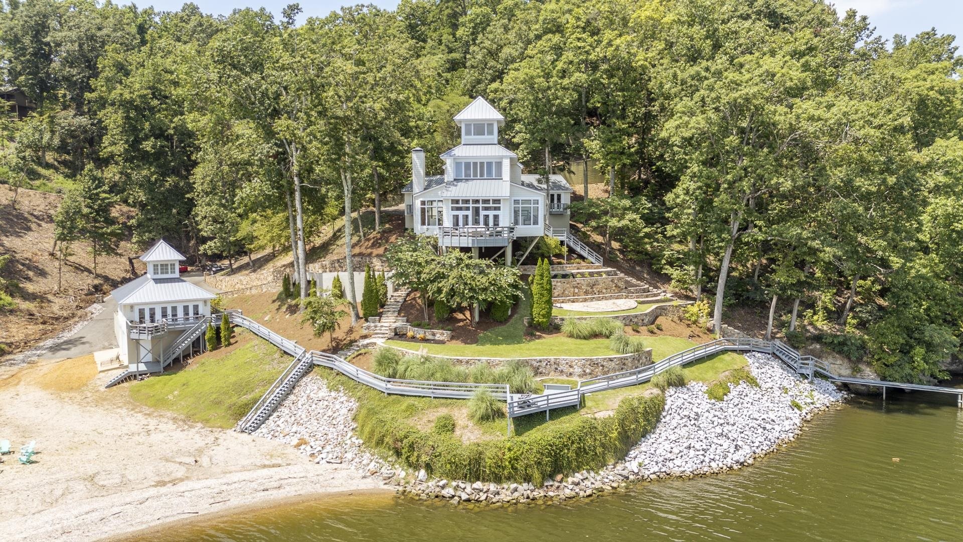 199 Lakeshore Ln Property Photo 1