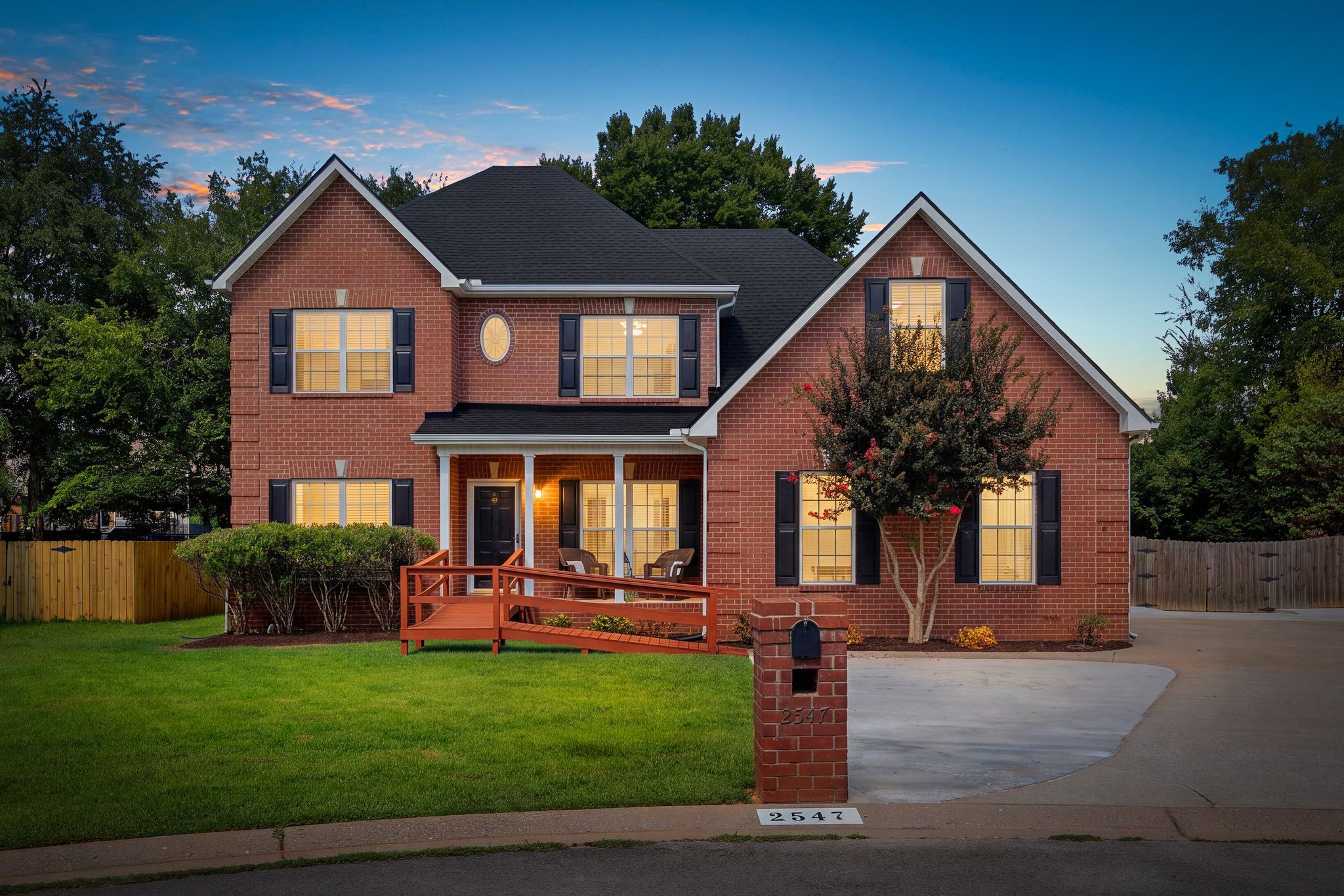 2547 Patricia Cir