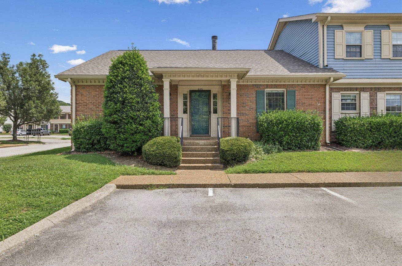 833 Brentwood Pt Property Photo 1