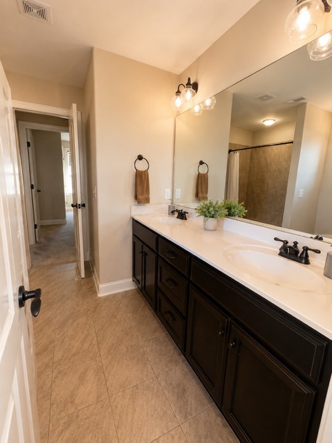 2144 Gorden Xing Property Photo 33