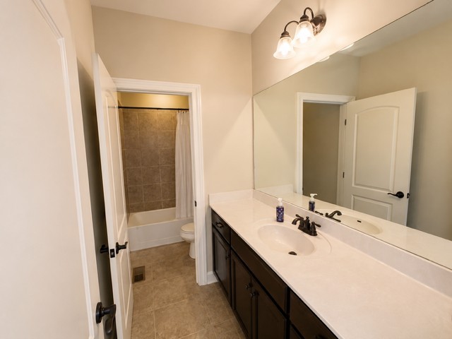 2144 Gorden Xing Property Photo 40