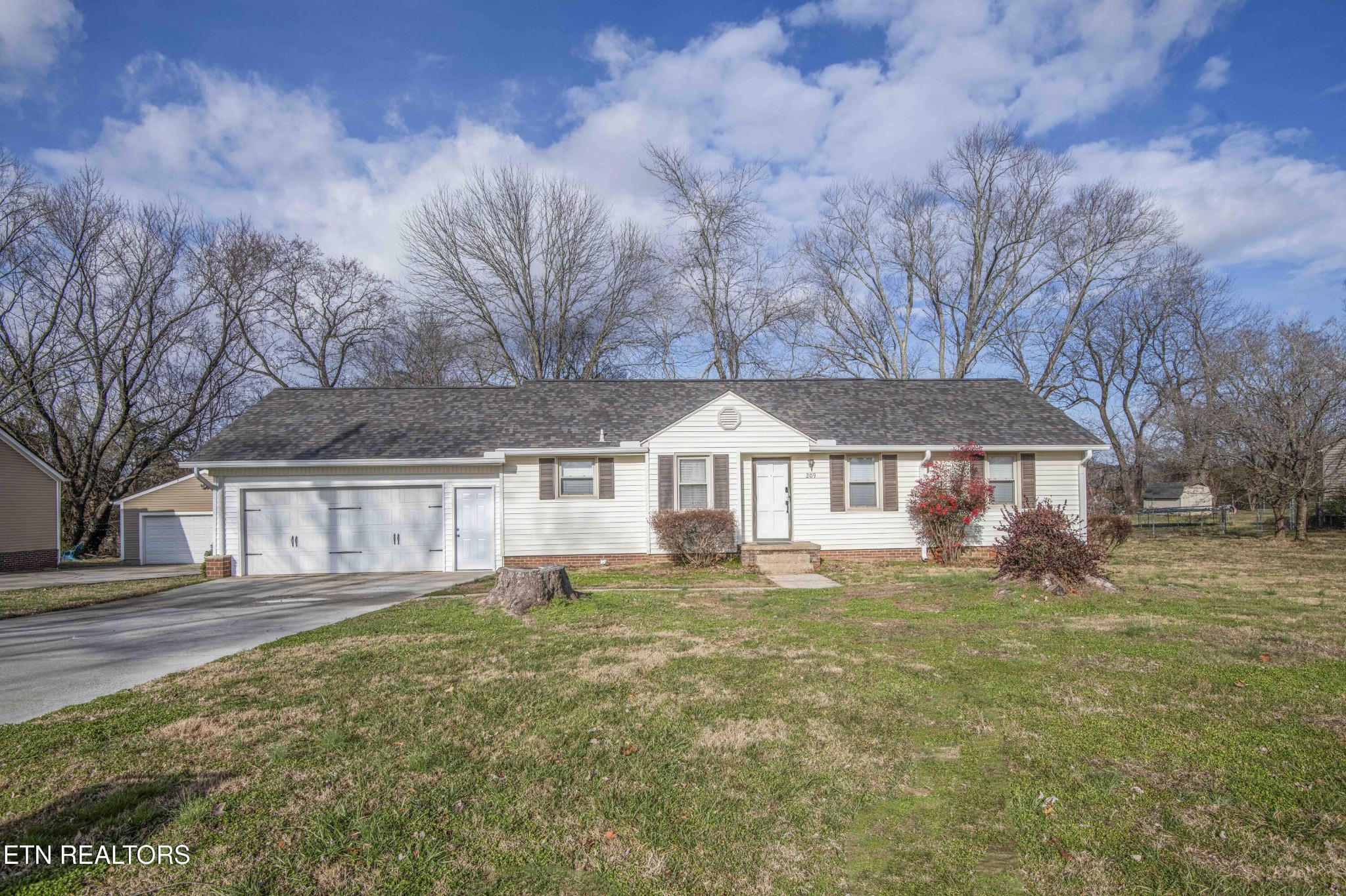 209 N Laurel Circle
