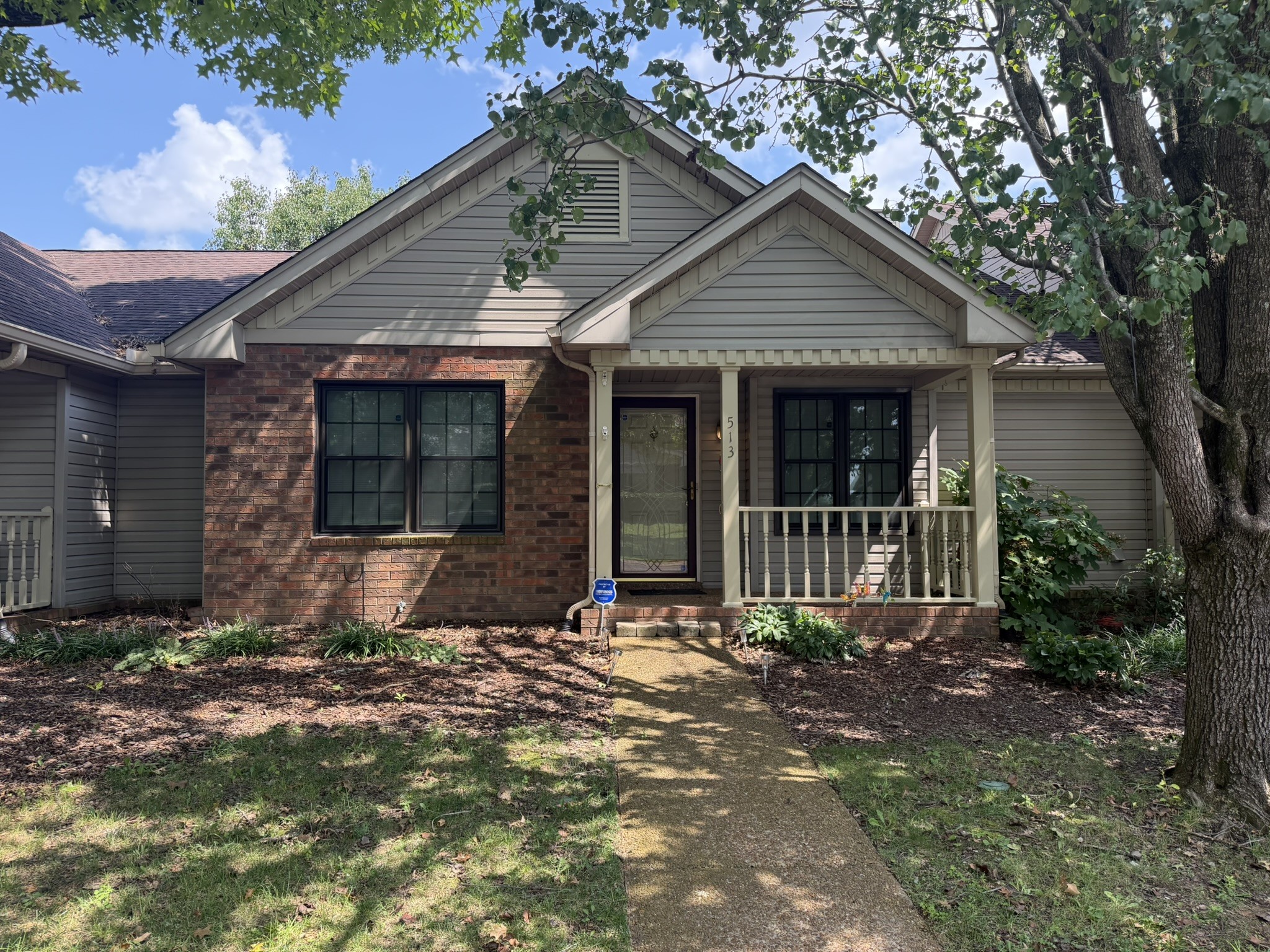 513 Upsall Dr Property Photo 1