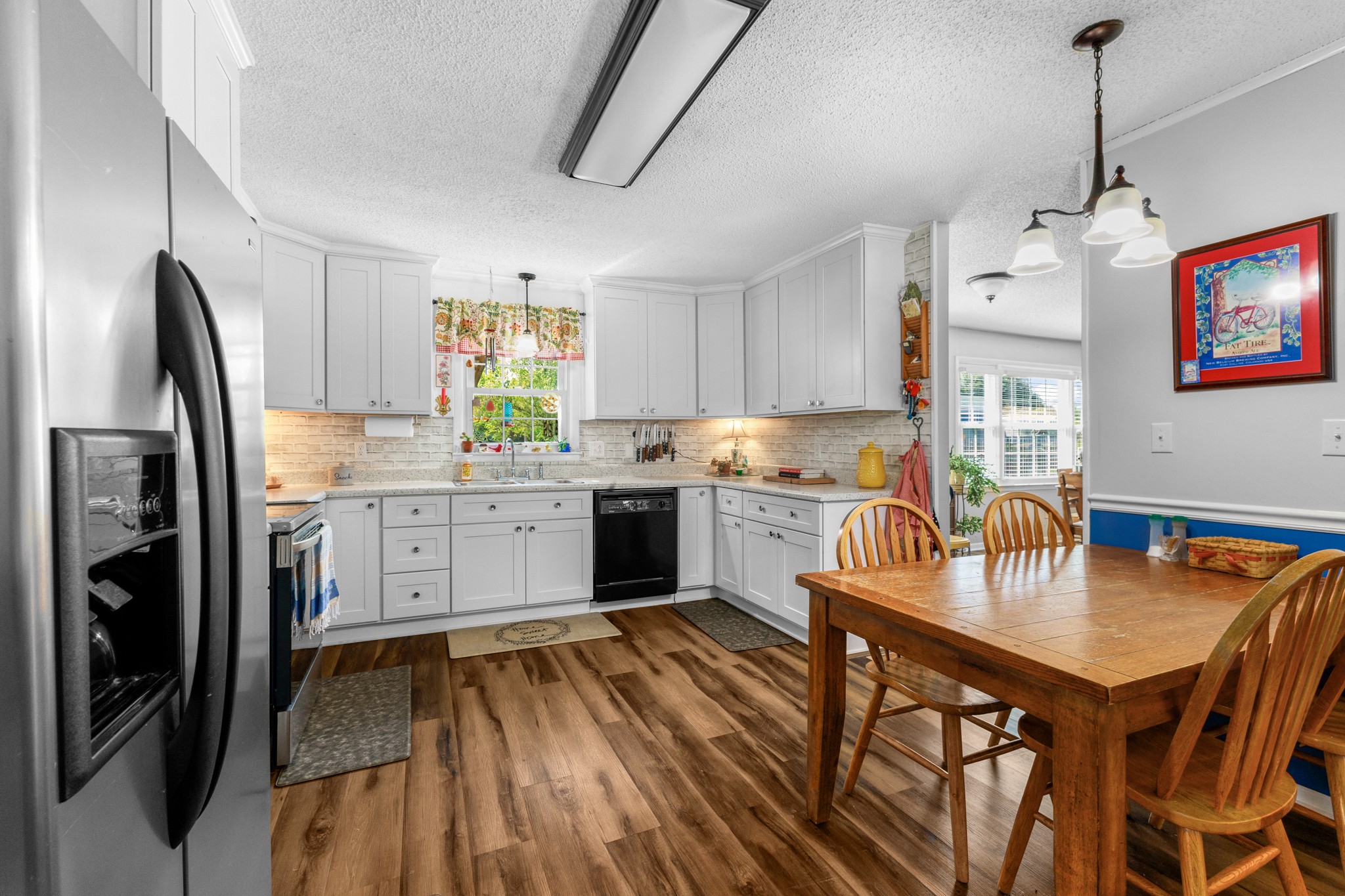 825 Apache Trl Property Photo 3