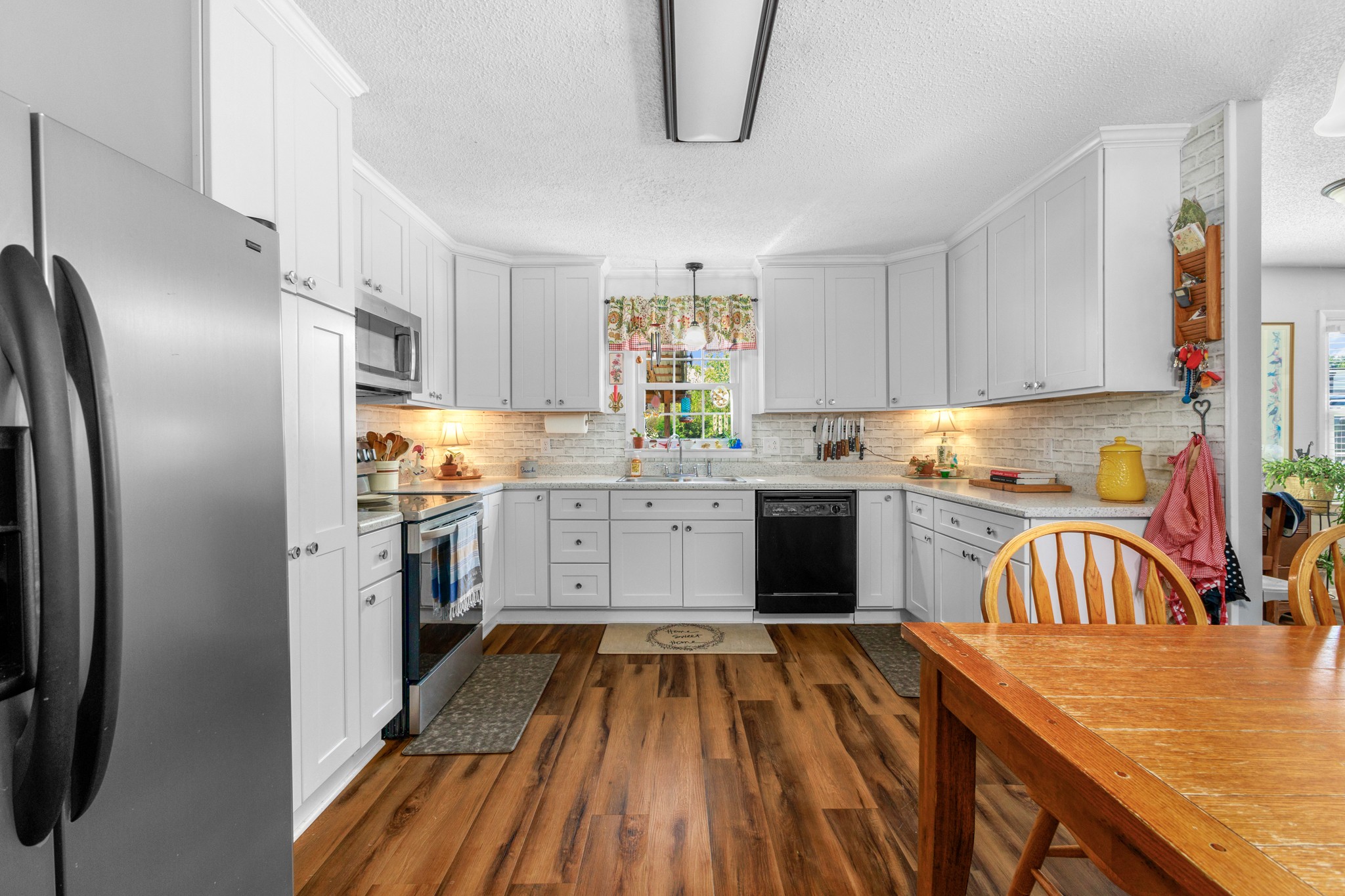 825 Apache Trl Property Photo 10