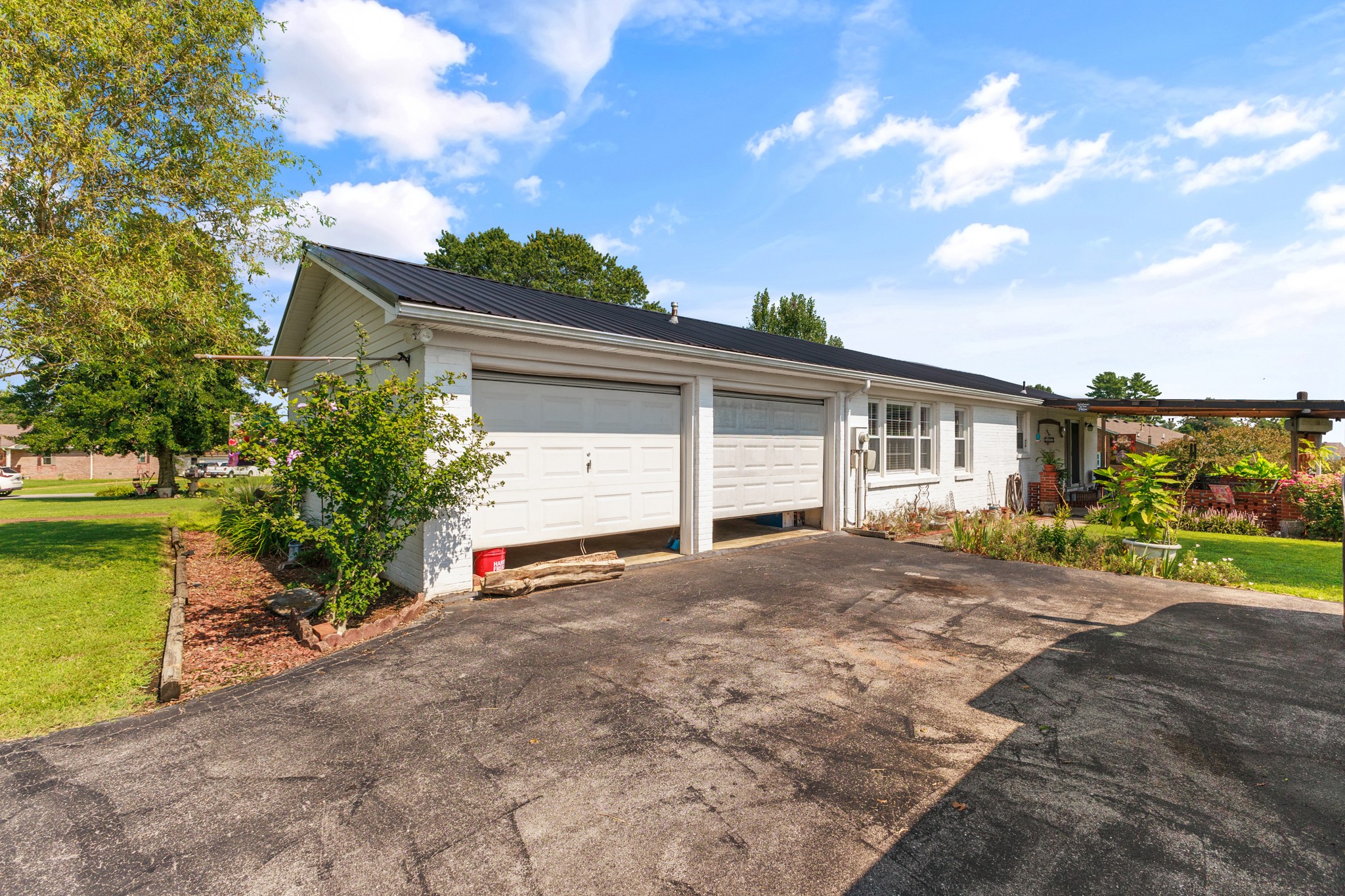 825 Apache Trl Property Photo 17
