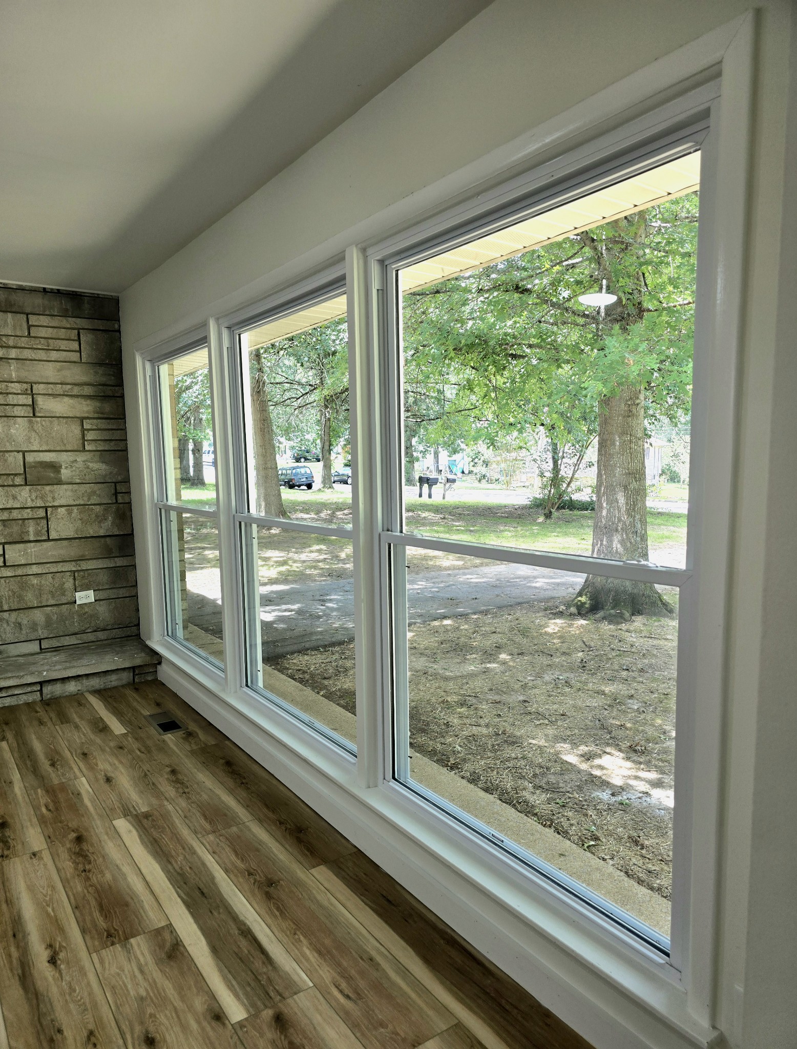 1606 Hilltop Dr Property Photo 3