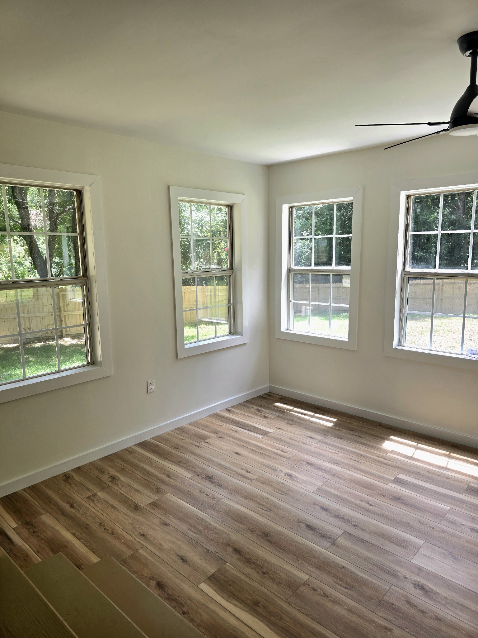 1606 Hilltop Dr Property Photo 16