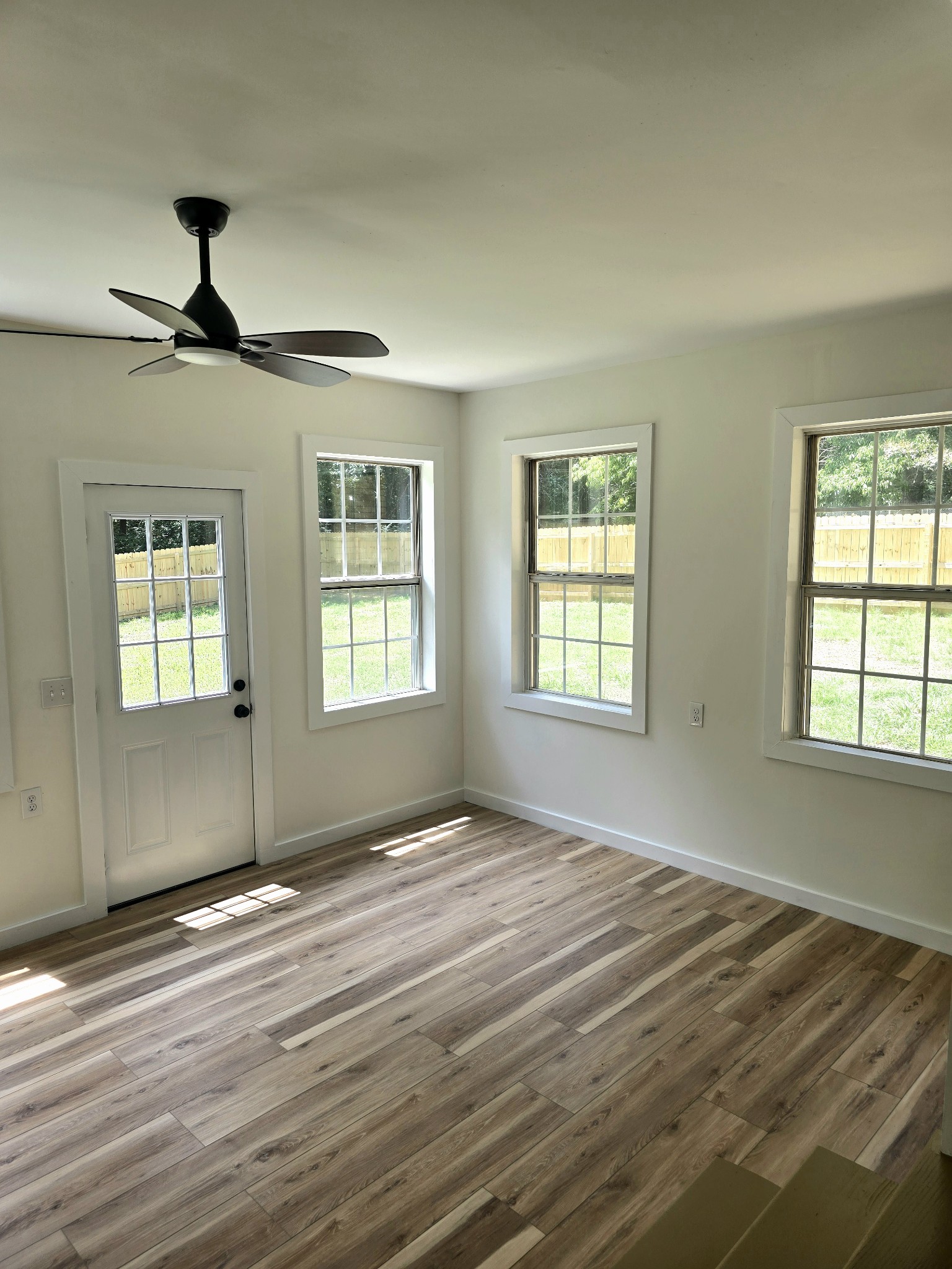 1606 Hilltop Dr Property Photo 17