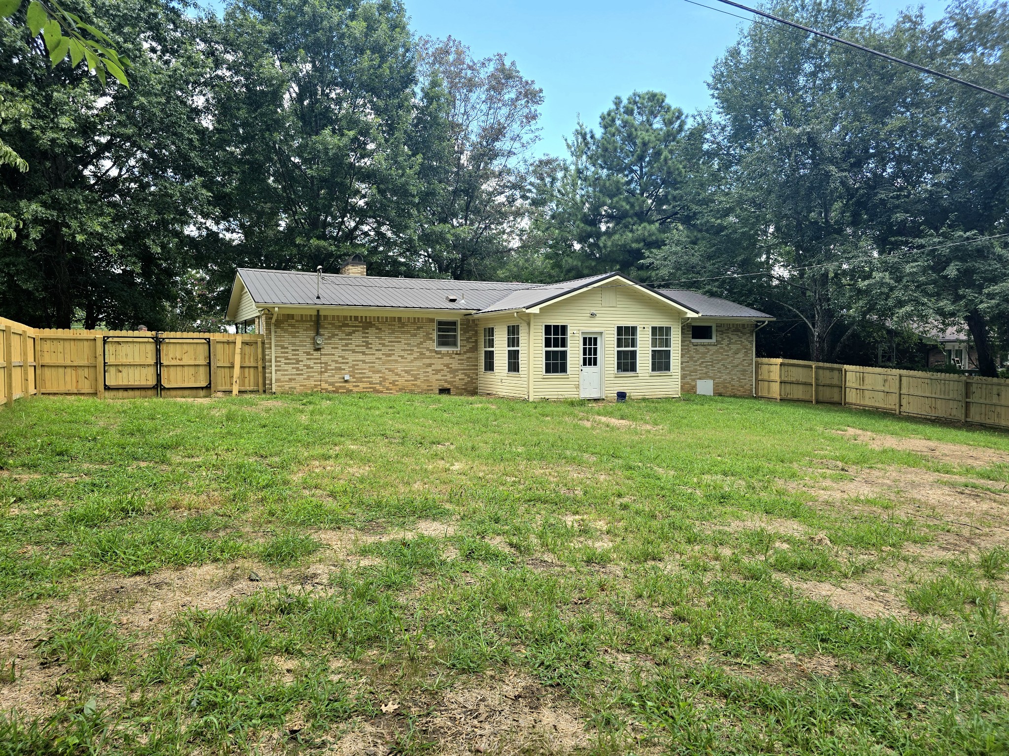 1606 Hilltop Dr Property Photo 25