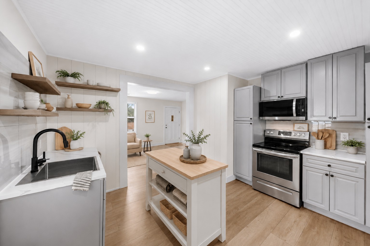 60 Lutie St Property Photo 3