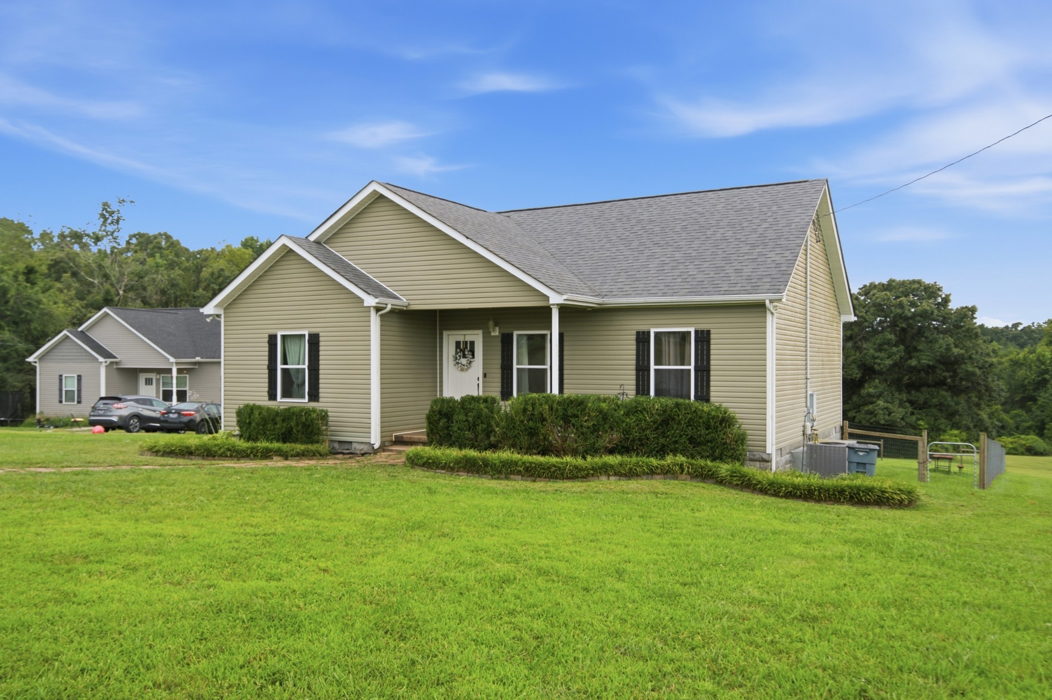 17036 Pond Cir Property Photo 2