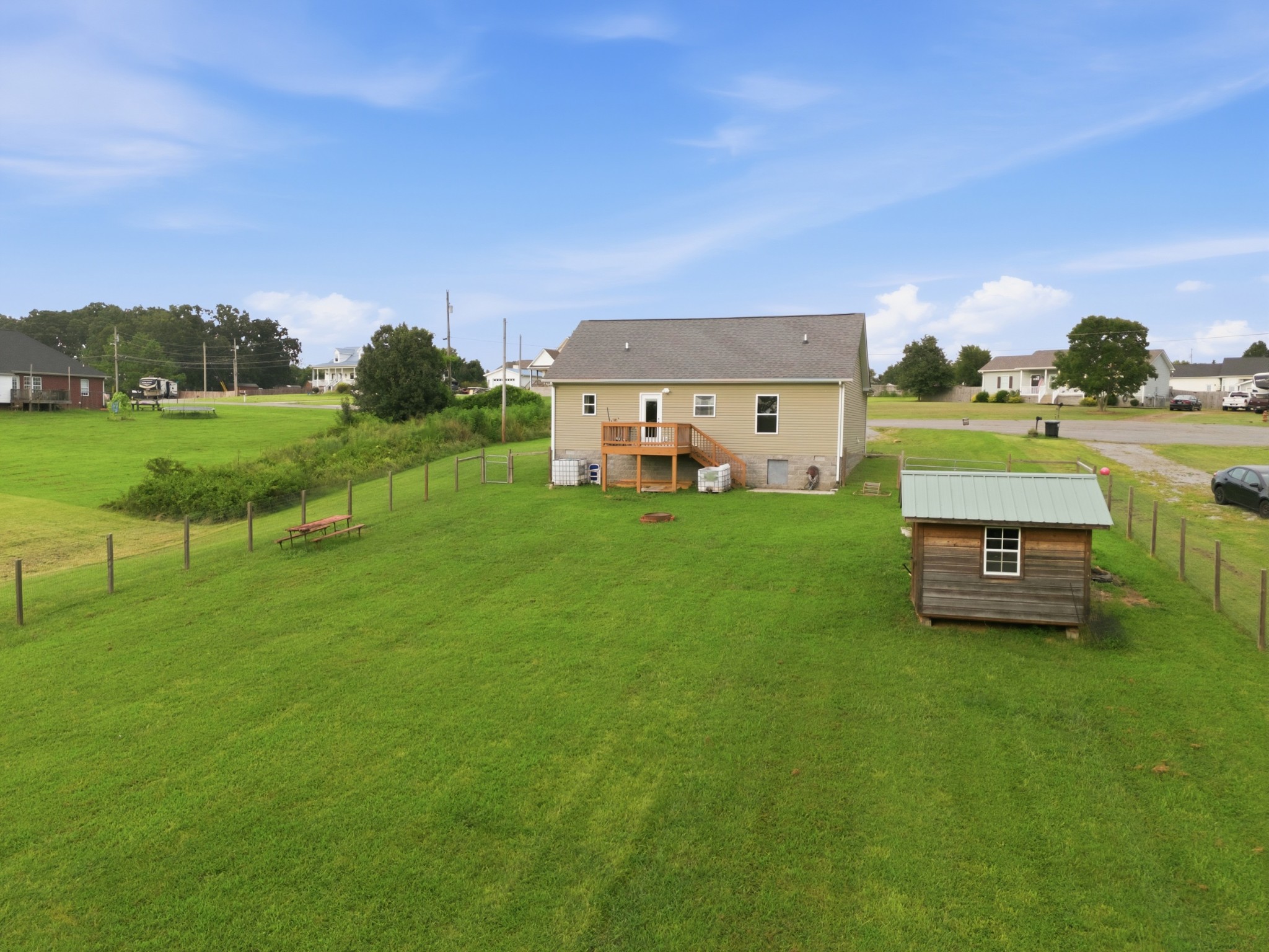 17036 Pond Cir Property Photo 5