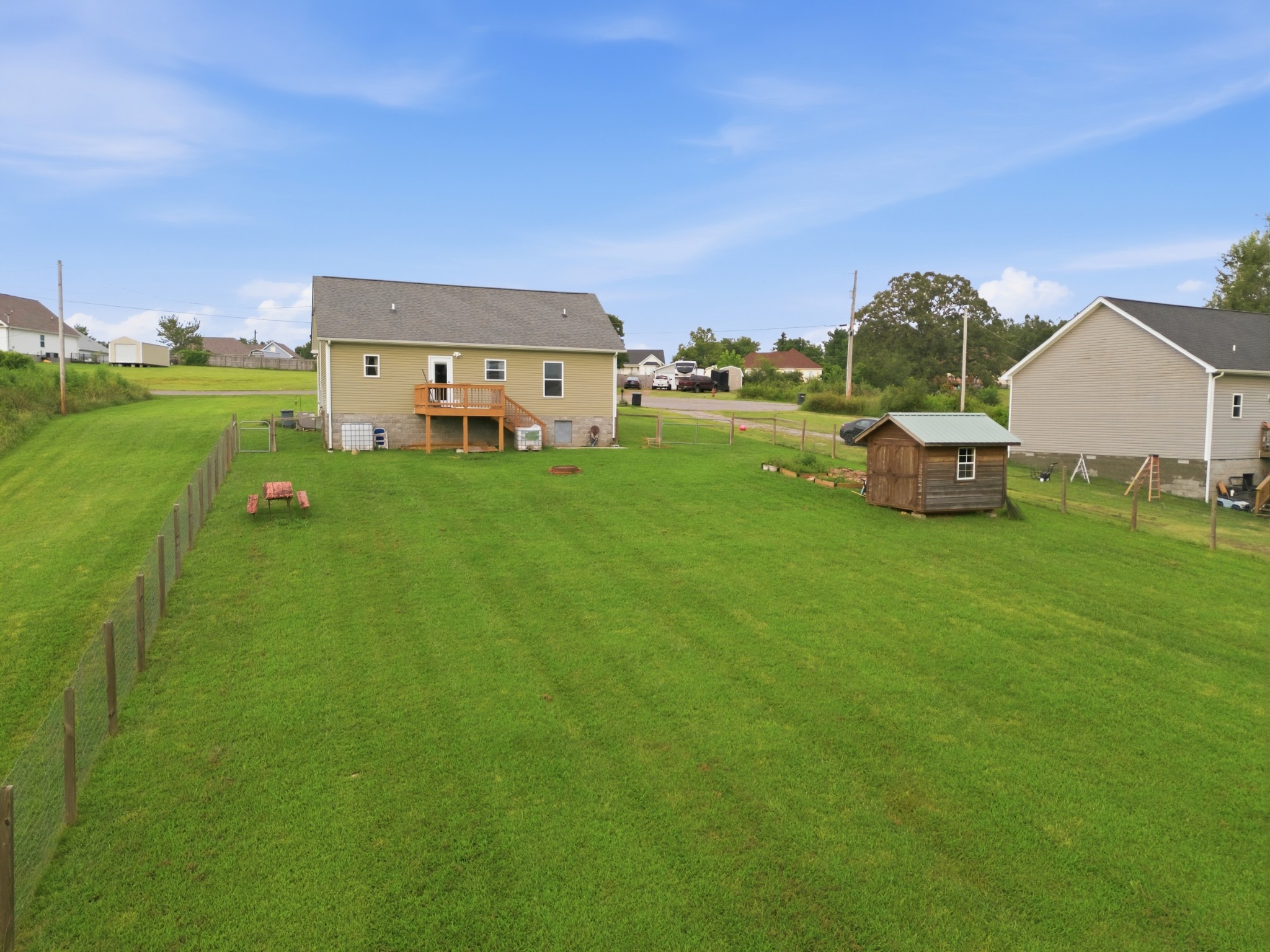 17036 Pond Cir Property Photo 6