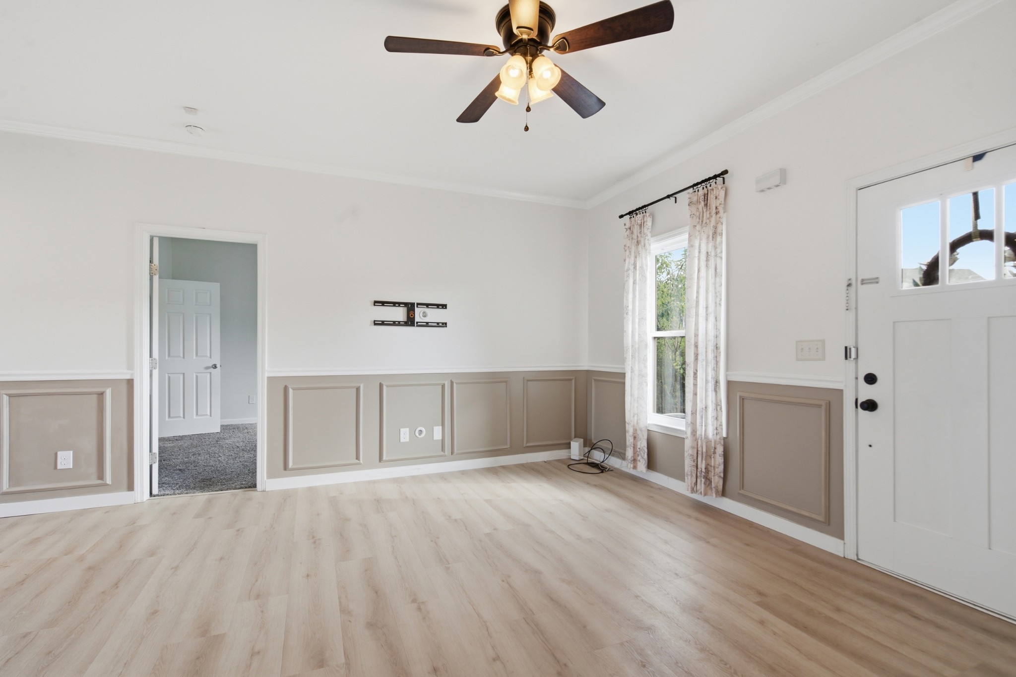 17036 Pond Cir Property Photo 8