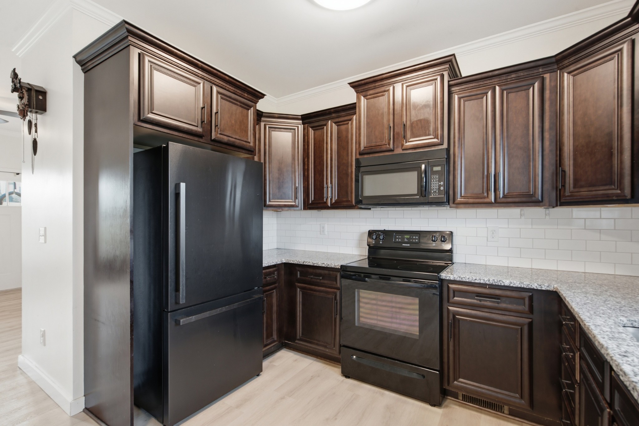 17036 Pond Cir Property Photo 11