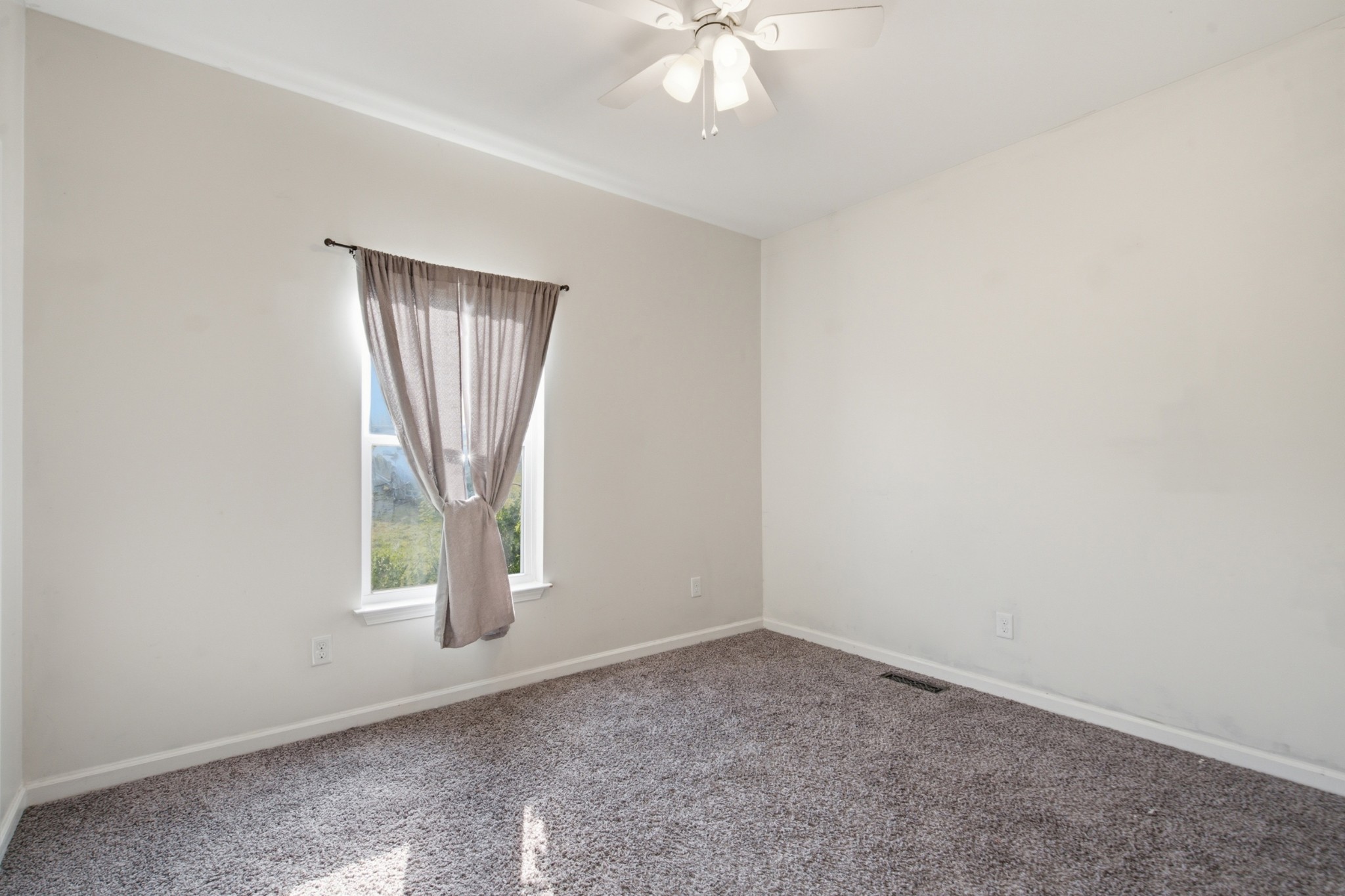 17036 Pond Cir Property Photo 18