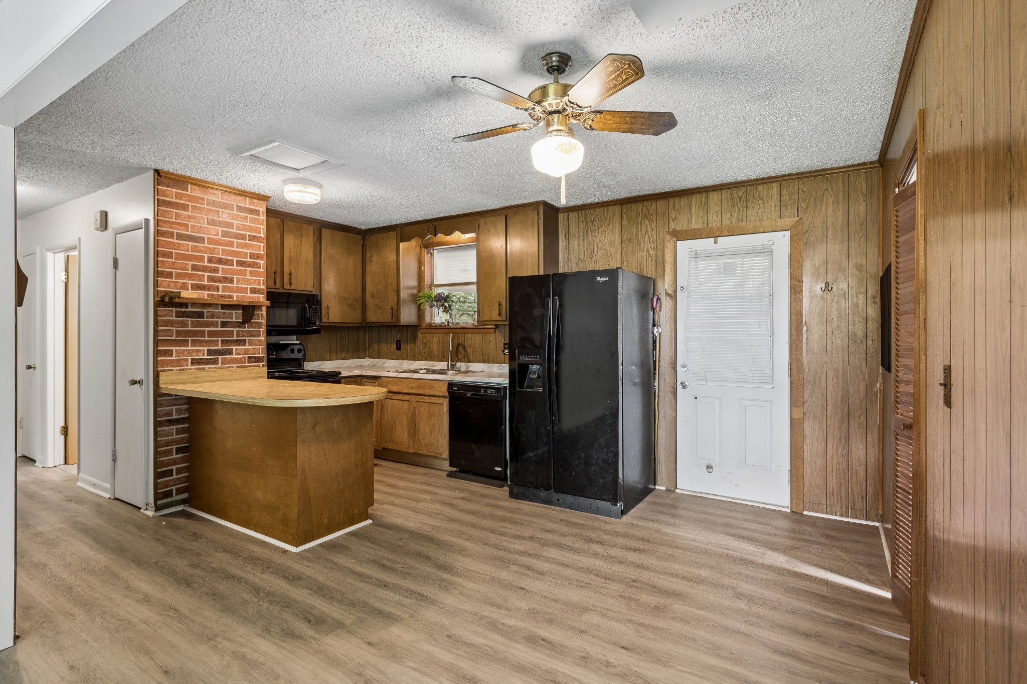 7114 Oak Tree Dr Property Photo 6