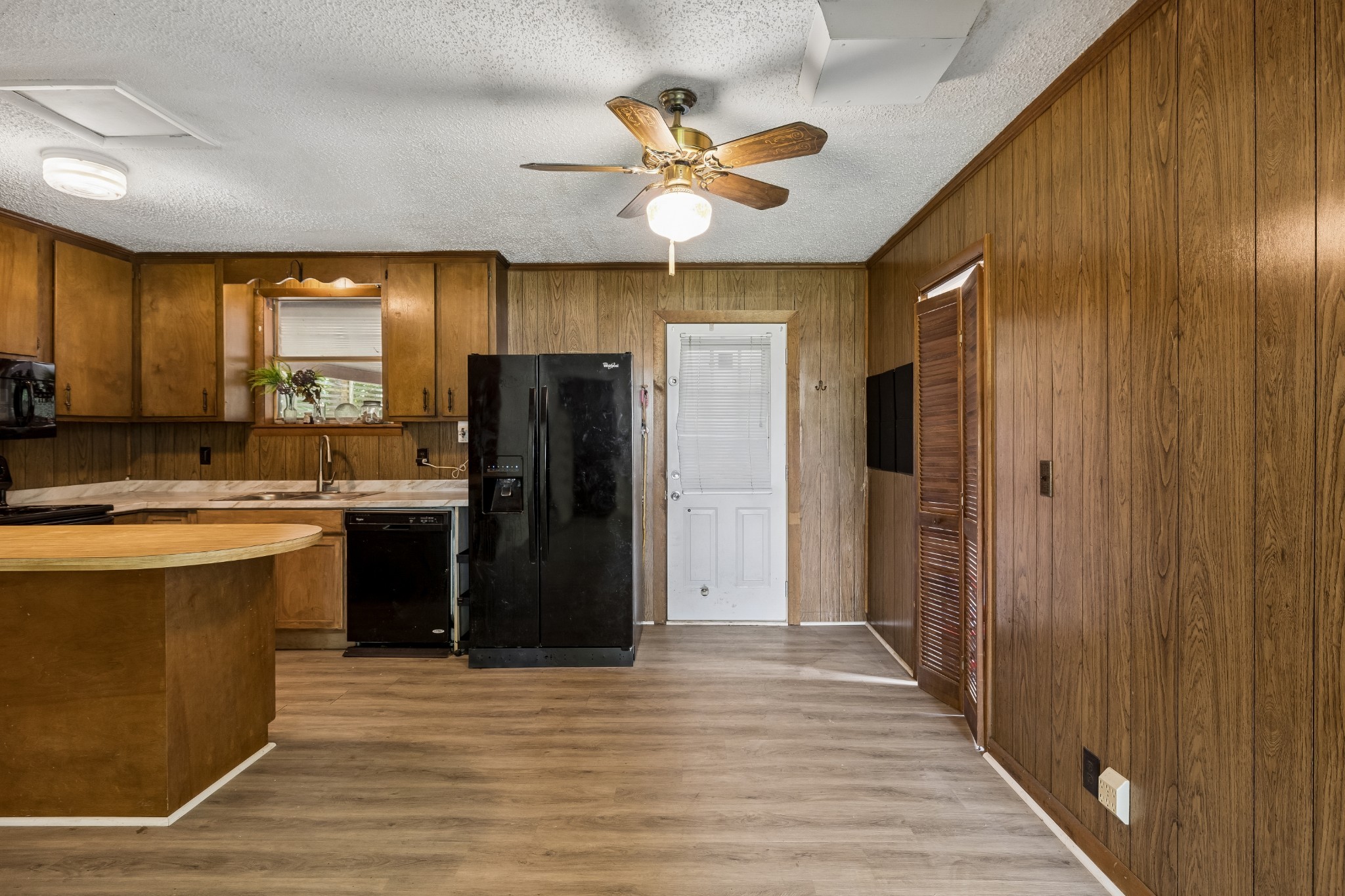 7114 Oak Tree Dr Property Photo 8