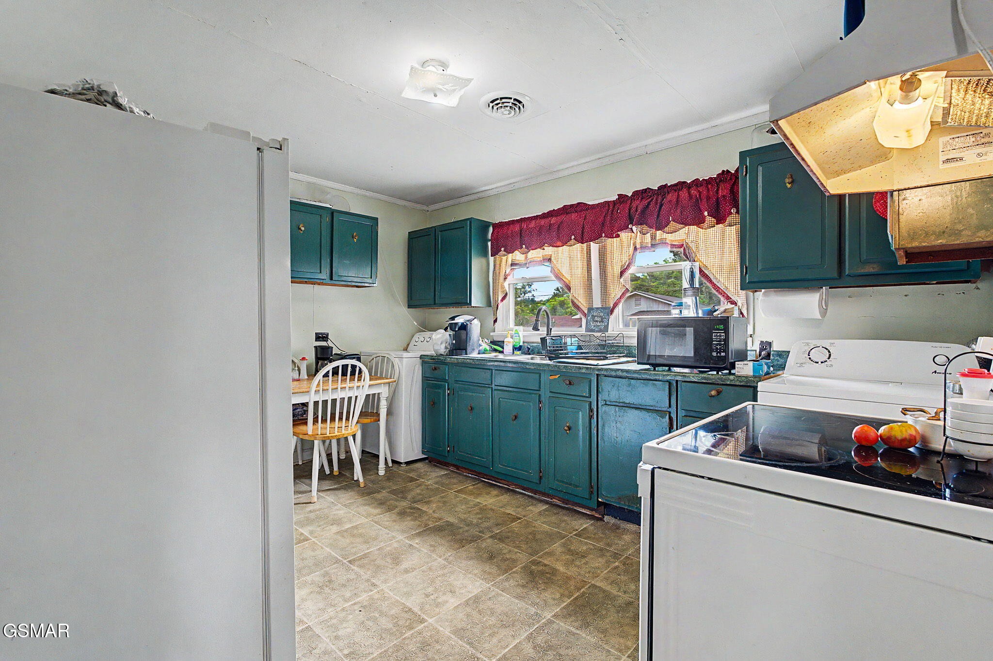 1009 Minton Place Property Photo 9