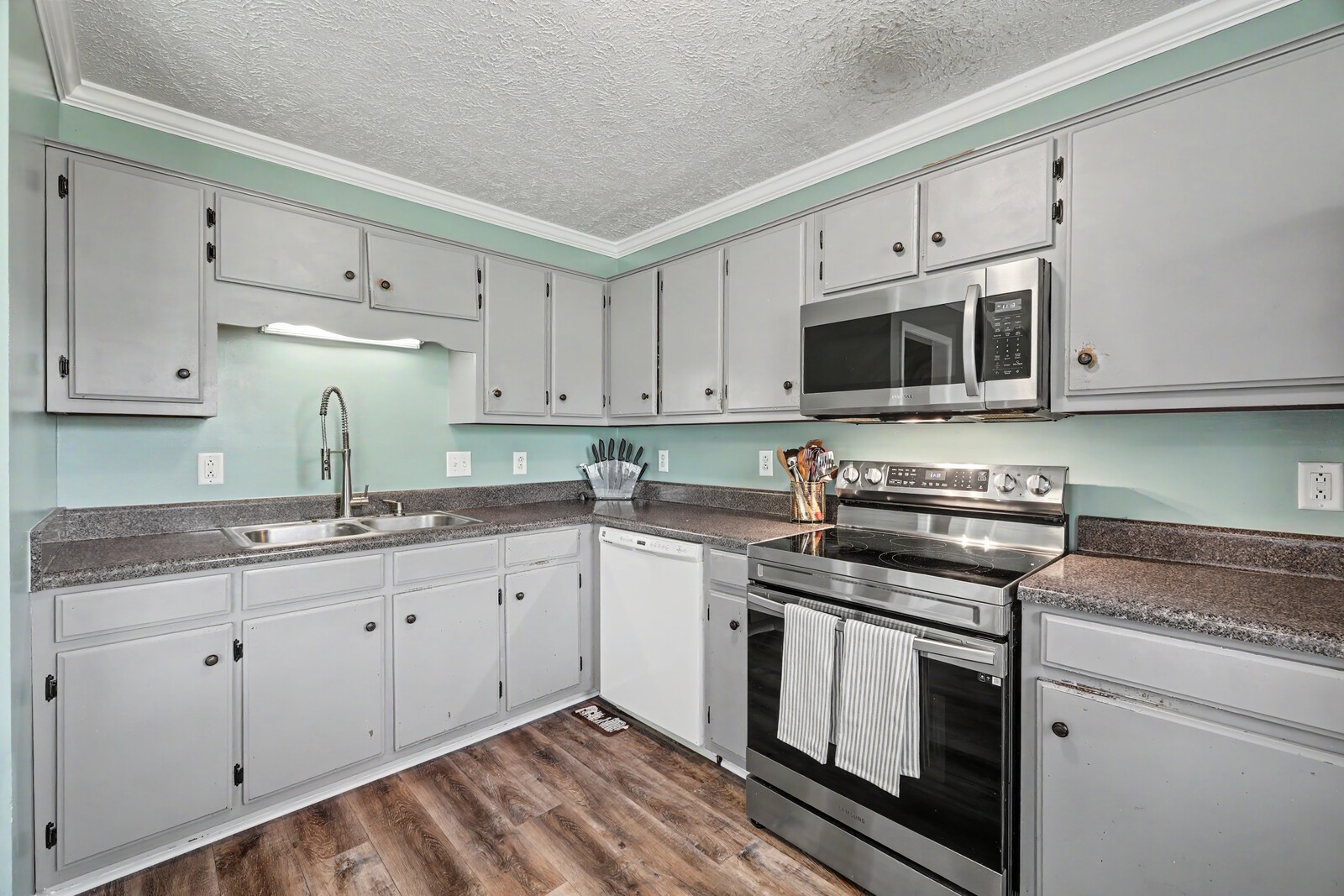 4974 Camborne Cir Property Photo 7