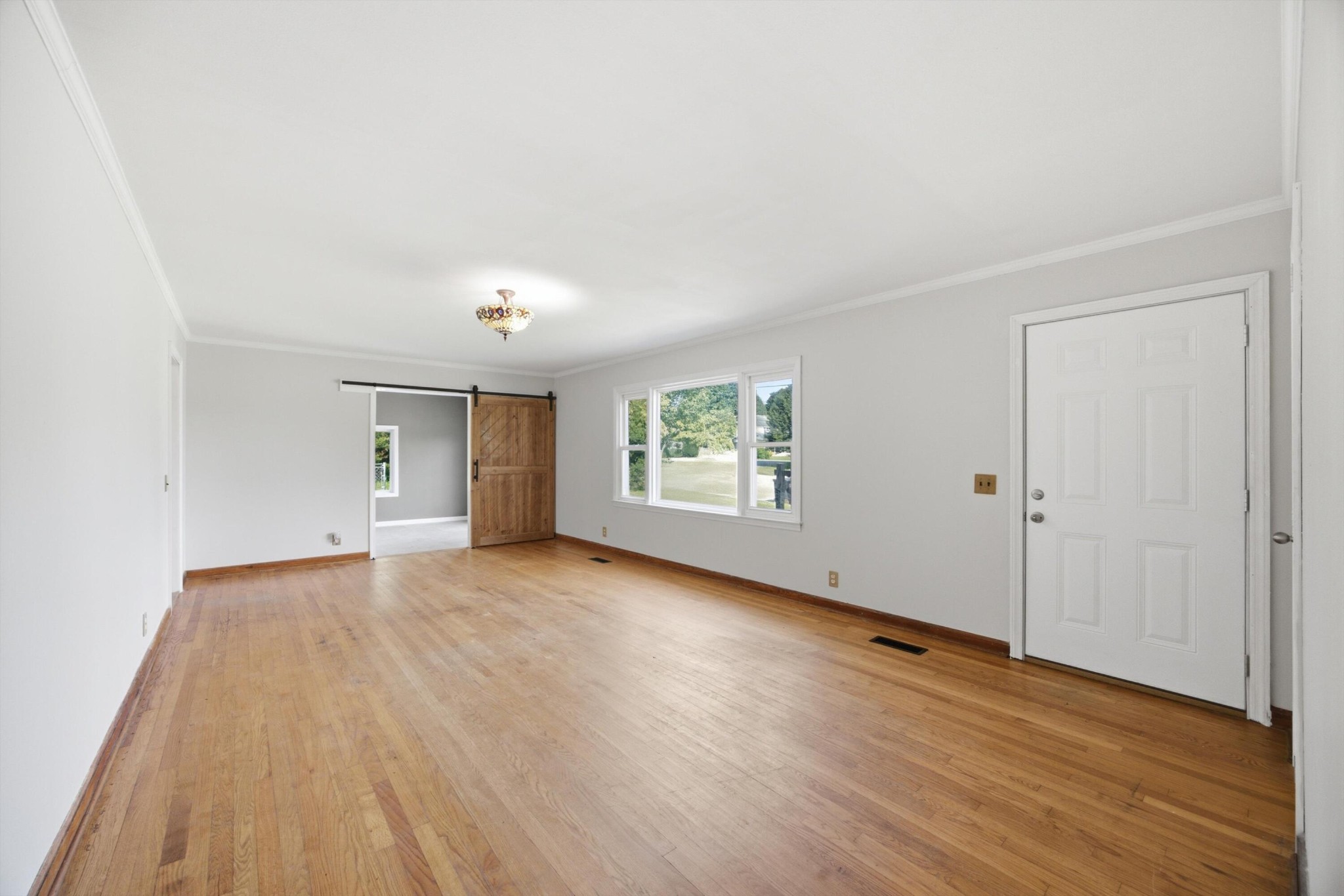 2404 Main Street Property Photo 6