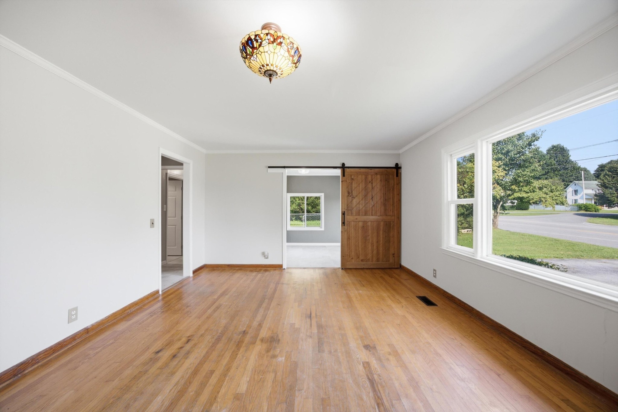 2404 Main Street Property Photo 8