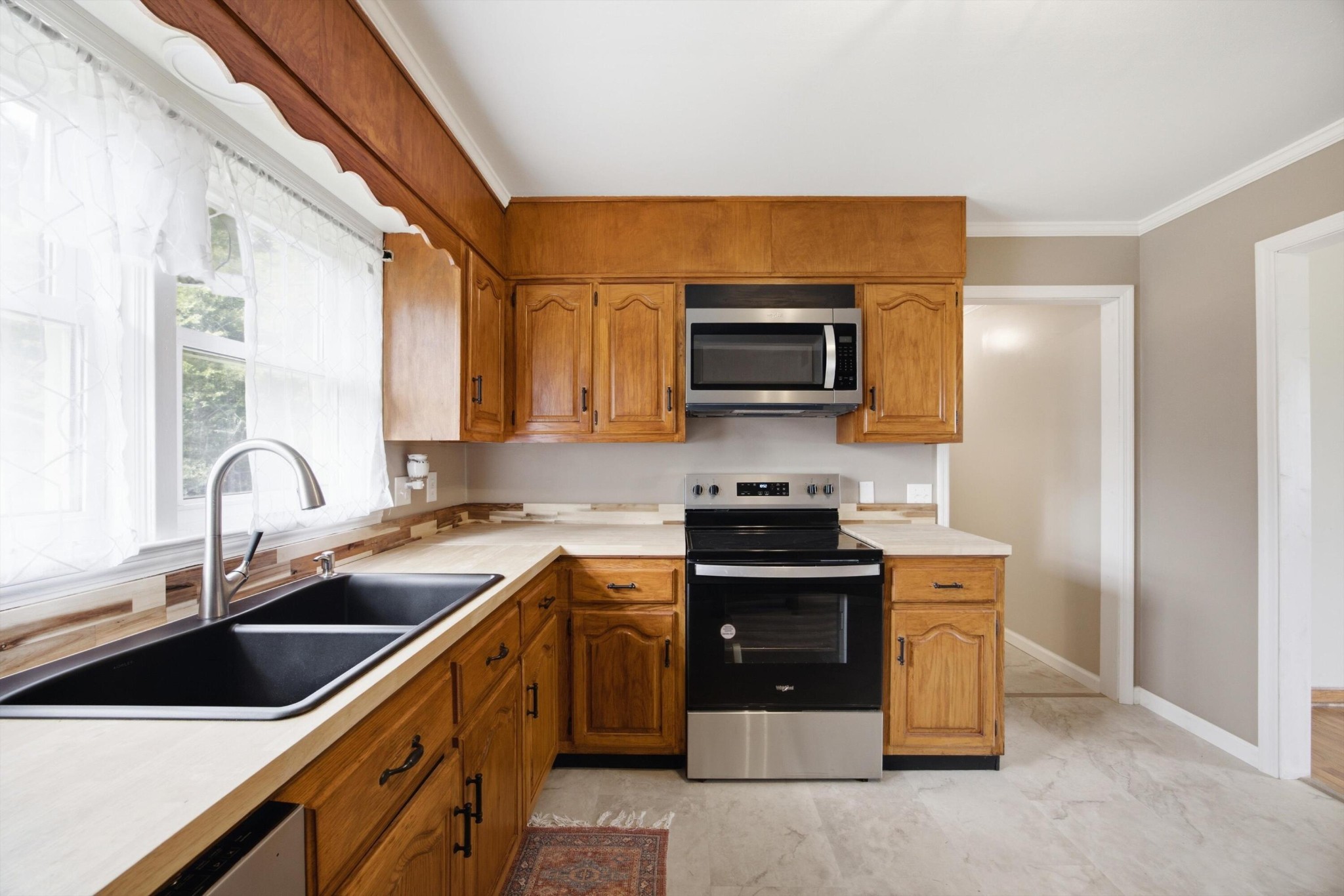 2404 Main Street Property Photo 16
