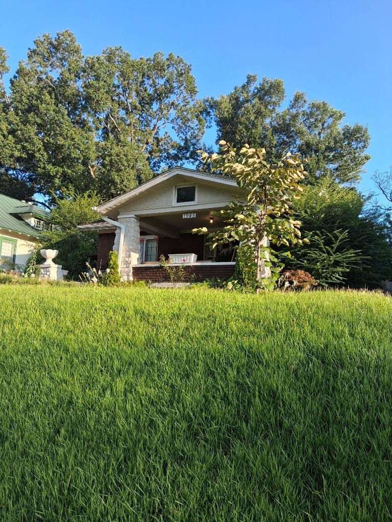 1945 Nelson Ave Property Photo 2