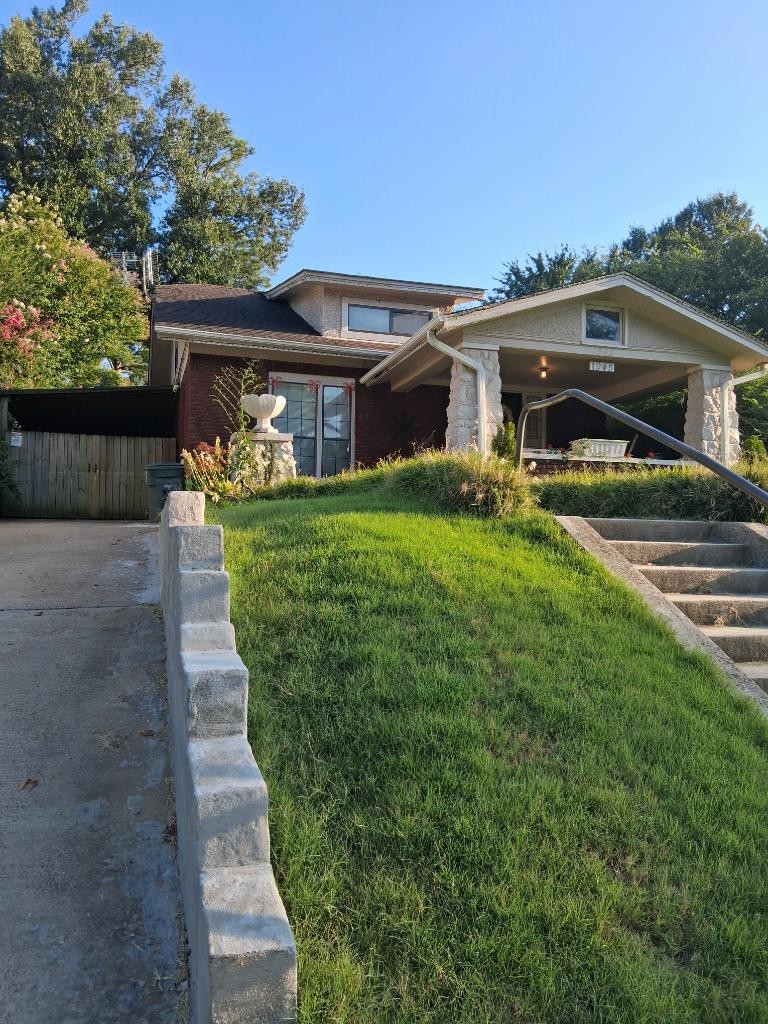 1945 Nelson Ave Property Photo 3