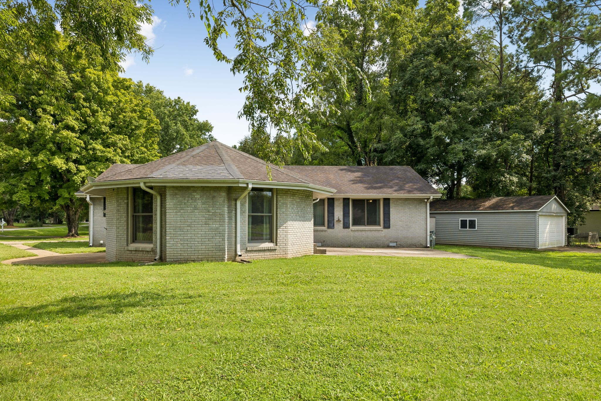 100 Lakewood Cir