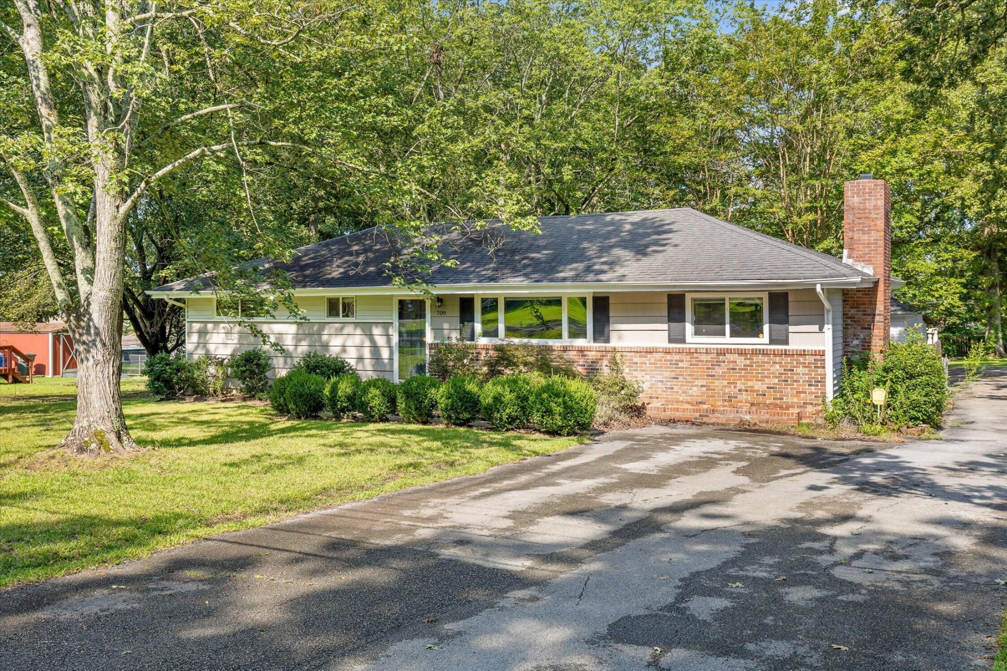 709 James Avenue Property Photo 8