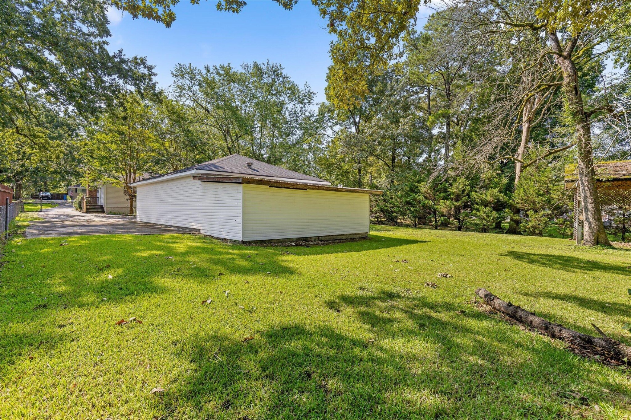 709 James Avenue Property Photo 32