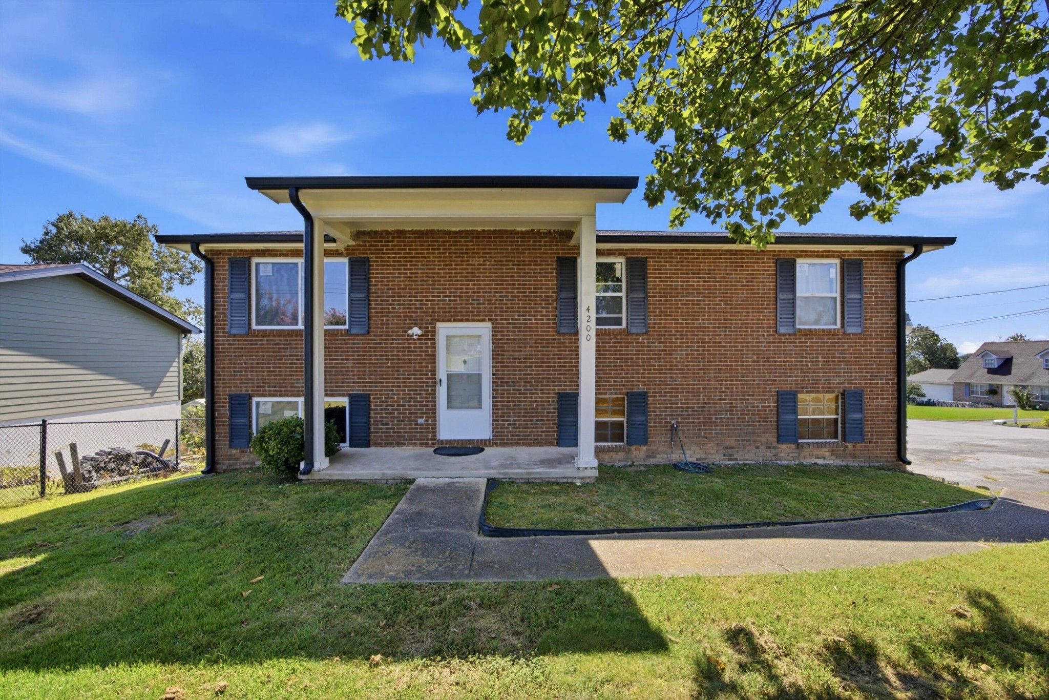 4200 Shady Oak Drive Property Photo 3