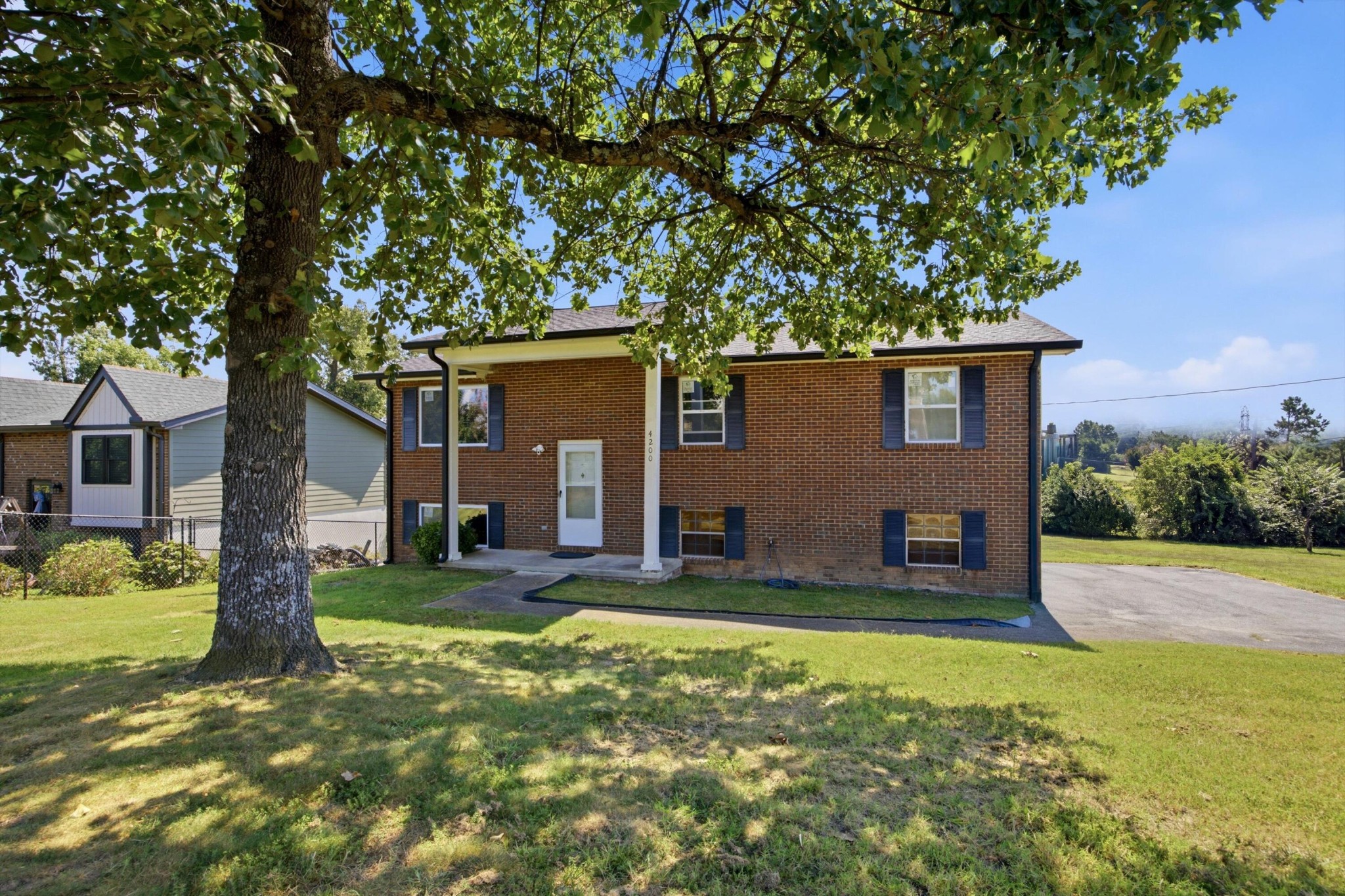 4200 Shady Oak Drive Property Photo 4