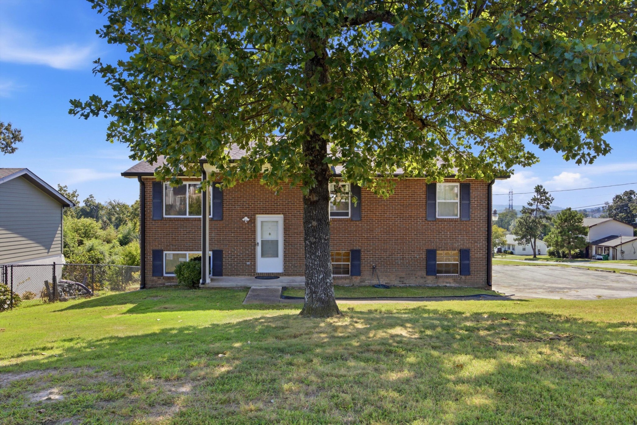 4200 Shady Oak Drive Property Photo 5