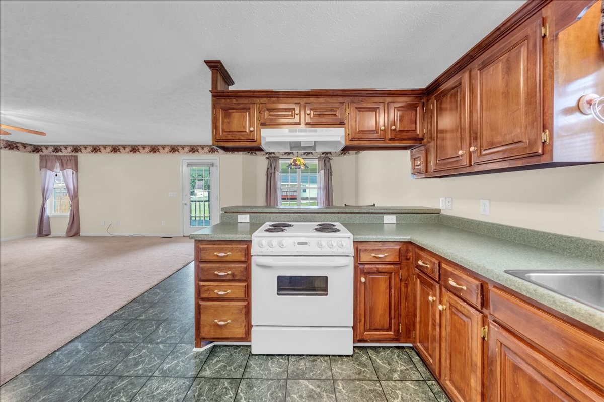 355 W Doak Rd Property Photo 5