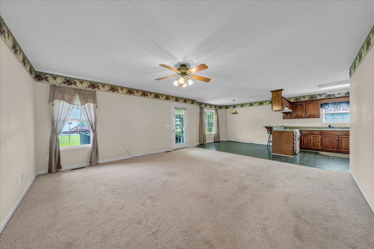 355 W Doak Rd Property Photo 8
