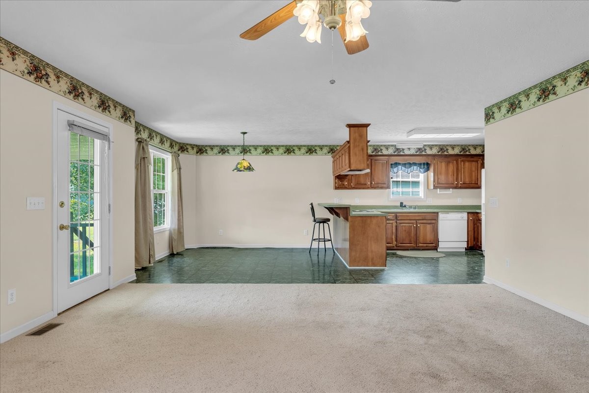 355 W Doak Rd Property Photo 9