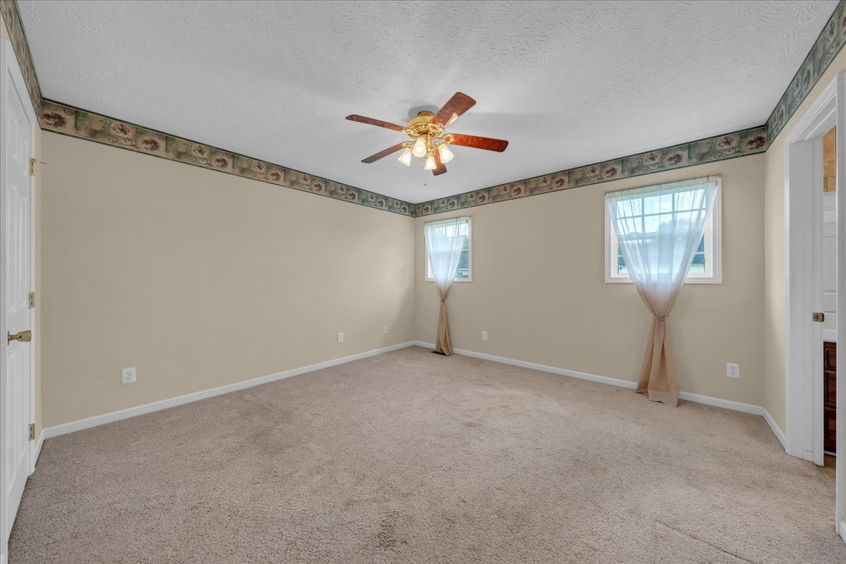 355 W Doak Rd Property Photo 16
