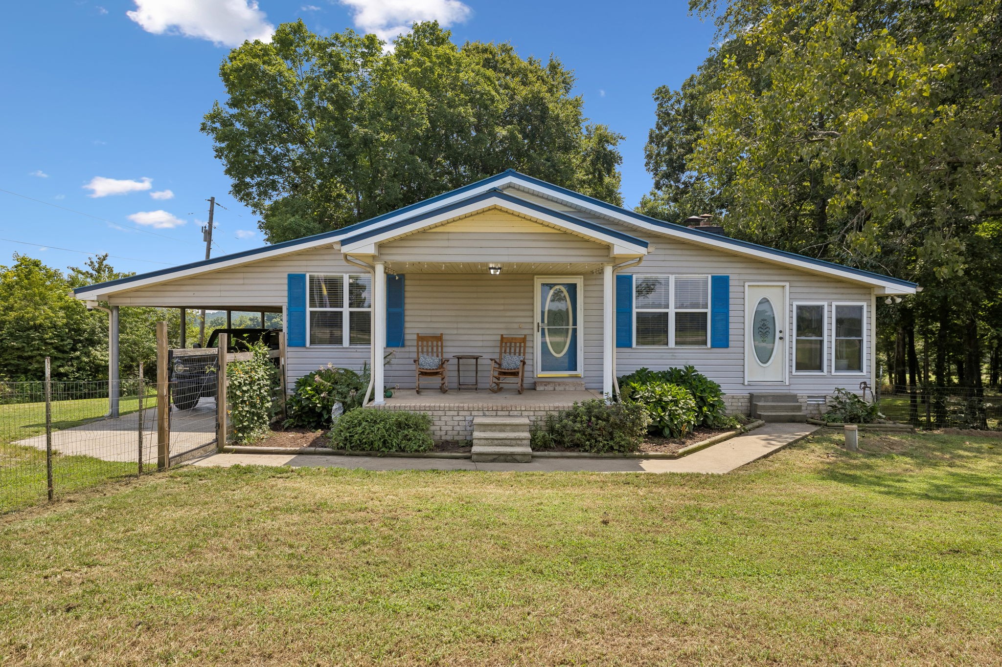 1525 E Piney Rd Property Photo 1