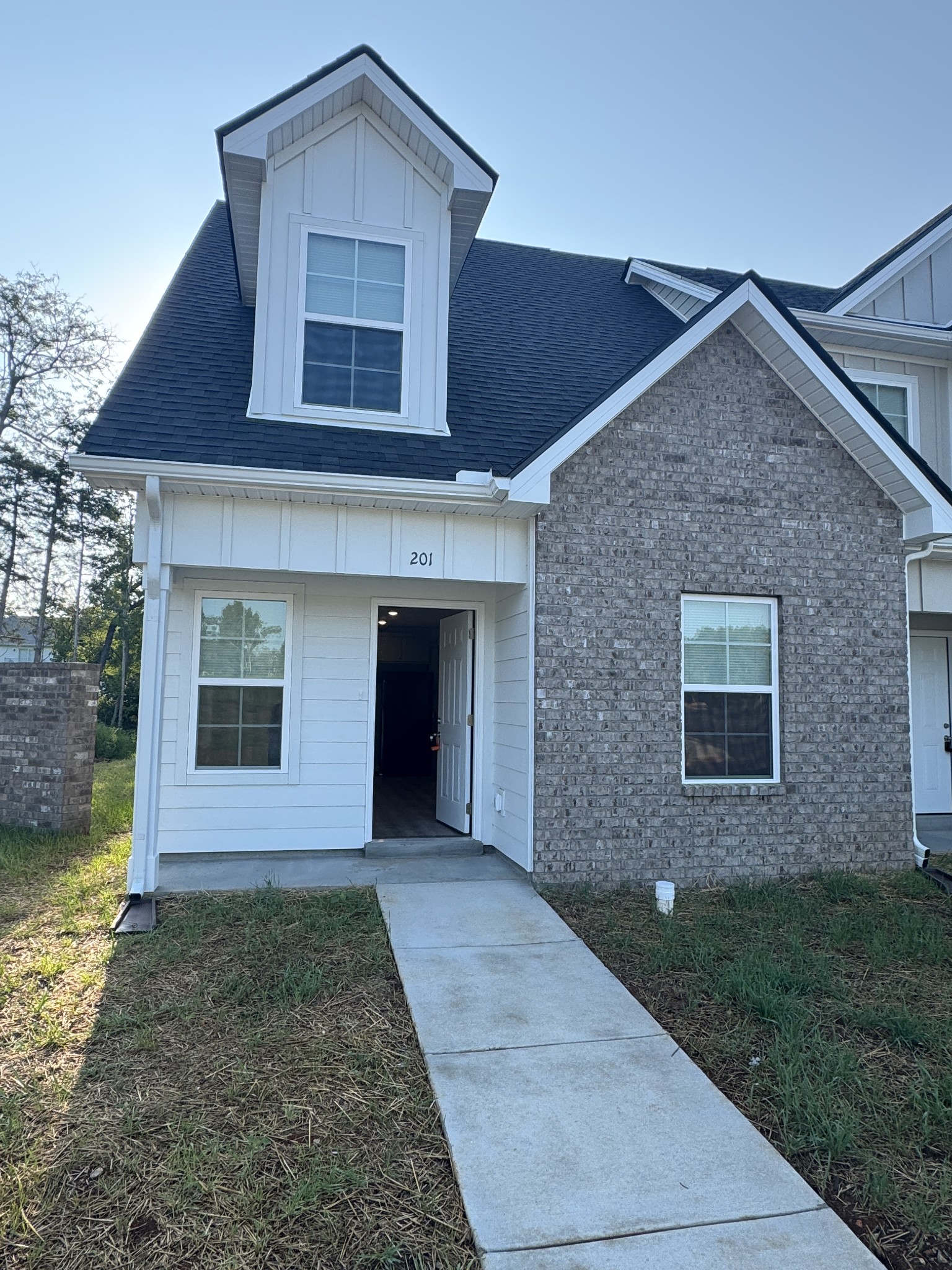 201 Mountaindale Dr Property Photo 1