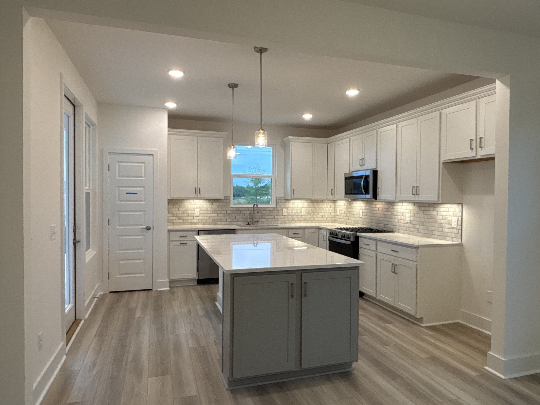 506 Scarlet Oak Drive Property Photo 1