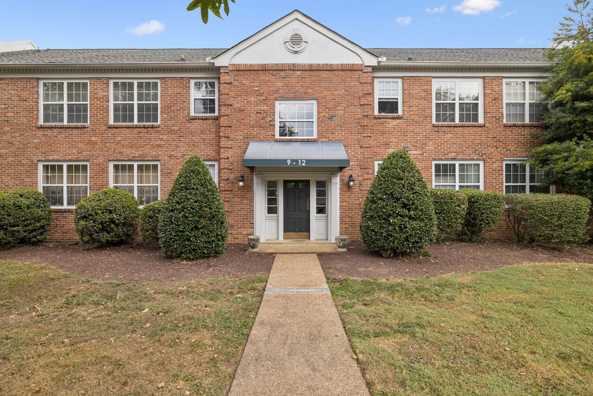 1112 Clifton Ln