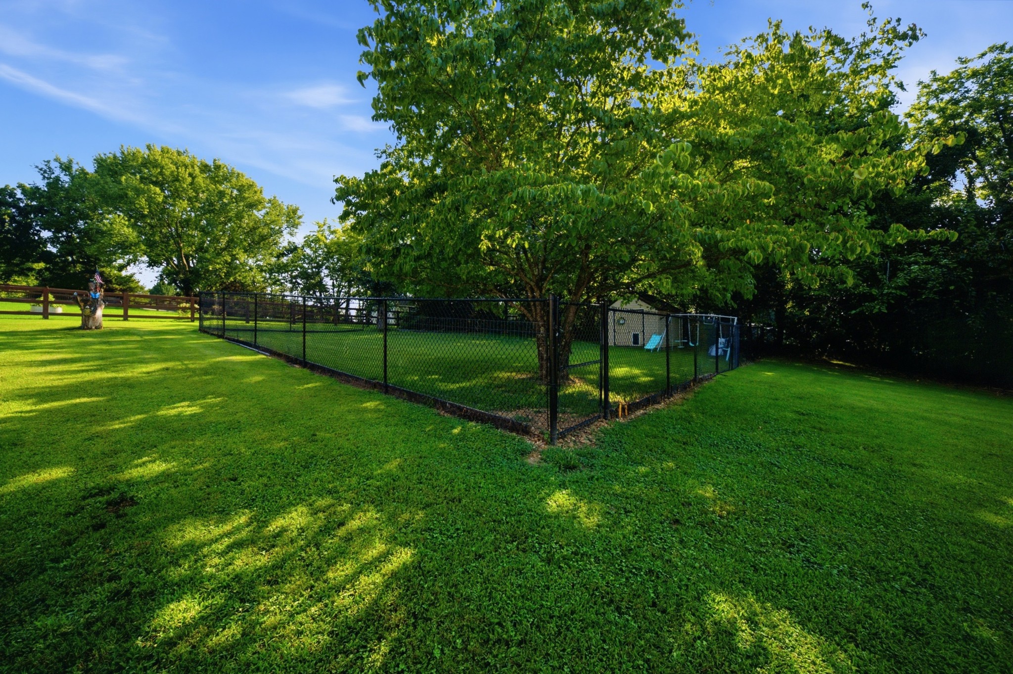 2044 Laura Ln Property Photo 4