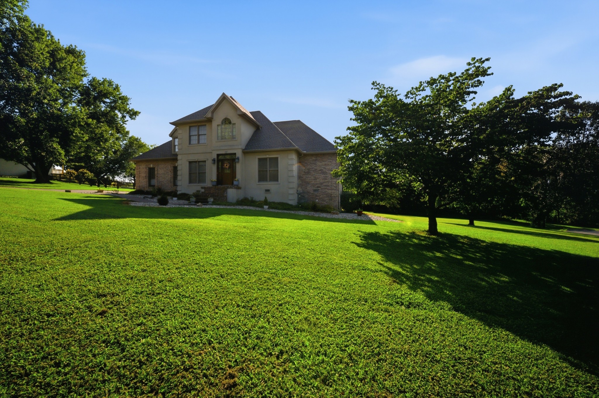 2044 Laura Ln Property Photo 6