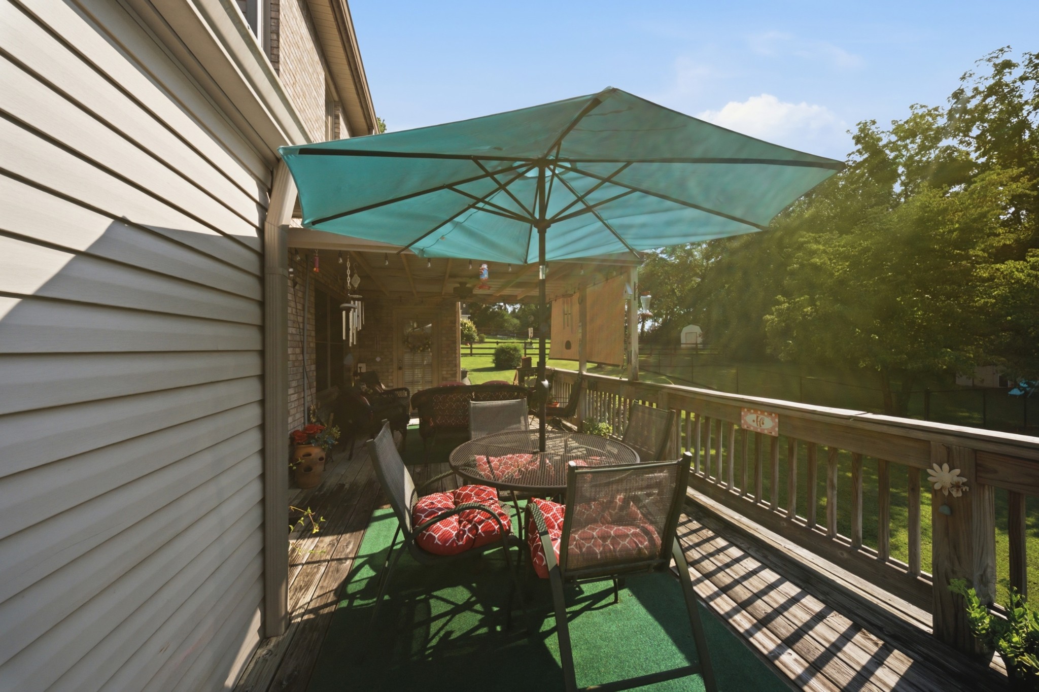 2044 Laura Ln Property Photo 8